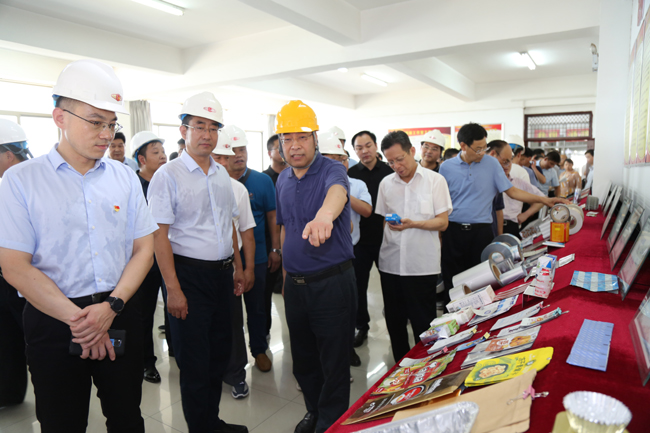 舞鋼市市委副書記、市長(zhǎng)朱志騫率隊(duì)到洛陽萬基鋁加工有限公司觀摩