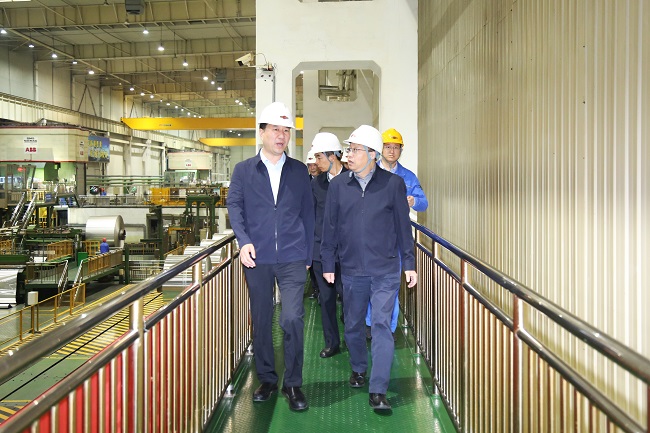 鞏義市委副書記、市長張東輝一行到萬基控股集團調(diào)研