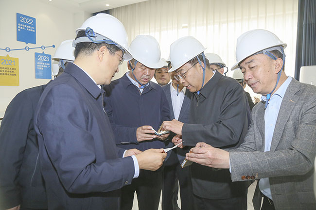 寧夏回族自治區(qū)黨委常委、副主席買彥州一行到萬基控股集團(tuán)調(diào)研