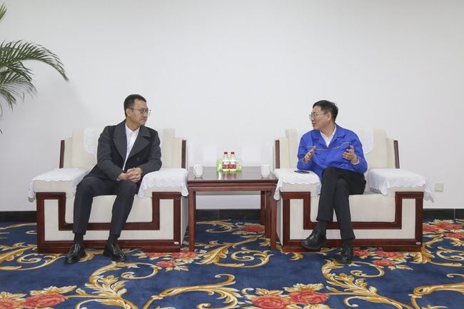 中國(guó)進(jìn)出口銀行河南省分行黨委委員、副行長(zhǎng)陳卓一行 到萬基控股集團(tuán)調(diào)研