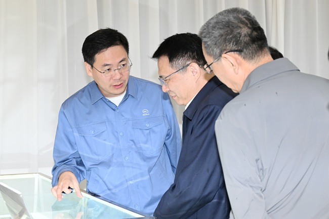 新疆建設(shè)兵團(tuán)黨委、副秘書(shū)長(zhǎng)、副團(tuán)長(zhǎng)毛知兵一行到萬(wàn)基控股集團(tuán)調(diào)研