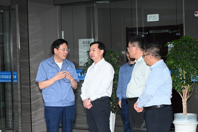 洛陽(yáng)市發(fā)改委黨組書(shū)記、主任關(guān)宇飛一行到萬(wàn)基控股集團(tuán)調(diào)研