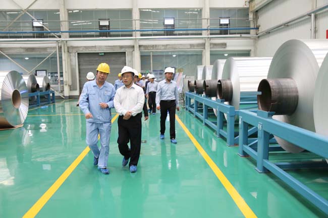 洛陽市委常委、常務副市長吳孟鐸到萬基控股集團調研
